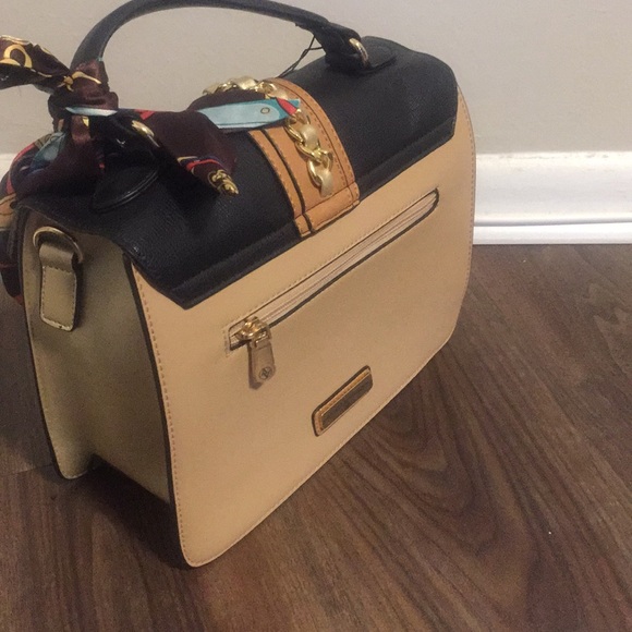 Handbag - Picture 3 of 7